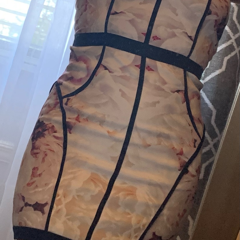 flowery dress, Size 6 - Finder Kippers